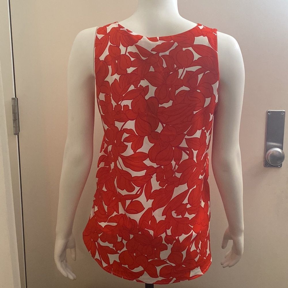 T Tahari red and white floral tank top - Picture 5 of 6